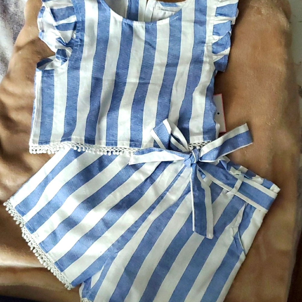 Rare Editions Girl's 2 piece set. Size 5T